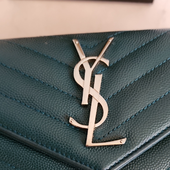 Yves Saint Laurent Peacock Chevron Cassandra Leather Wallet W/Silver Hardware - Picture 6 of 15